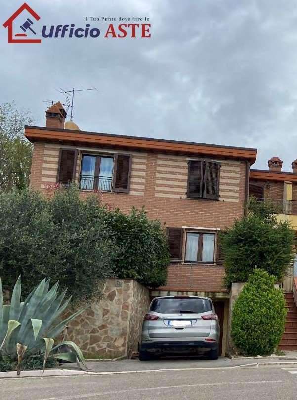 casa indipendente in vendita ad Arezzo in zona San Zeno