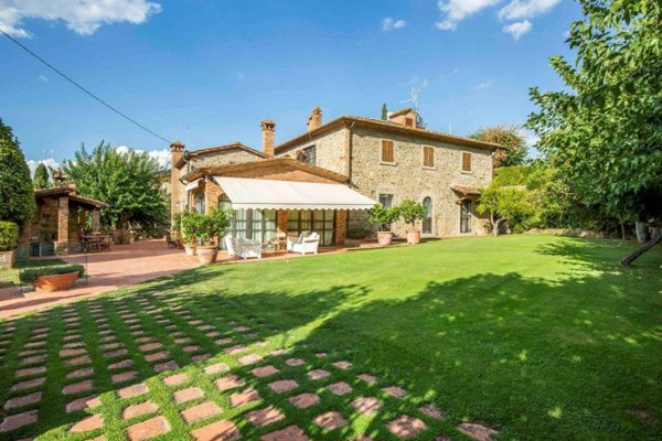 casa indipendente in vendita ad Arezzo in zona Agazzi