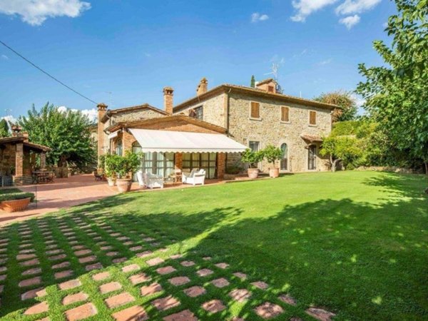 casa indipendente in vendita ad Arezzo in zona Agazzi