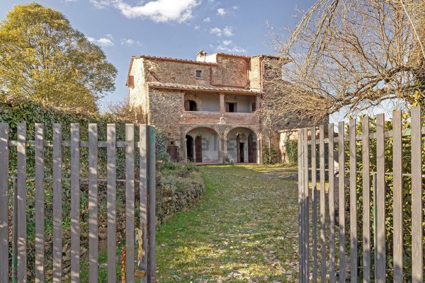 casa indipendente in vendita ad Arezzo in zona Bagnoro