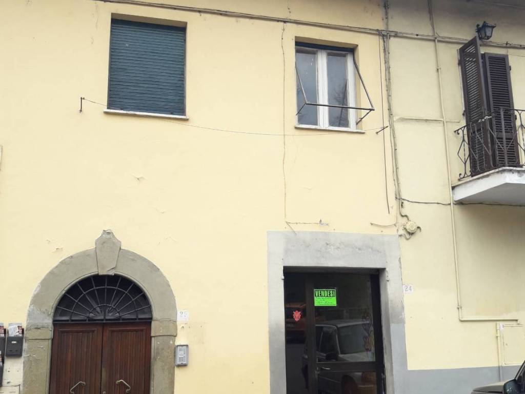 negozio in vendita ad Arezzo in zona Puliciano