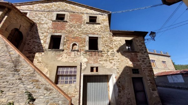 casa indipendente in vendita ad Arezzo in zona Marcena