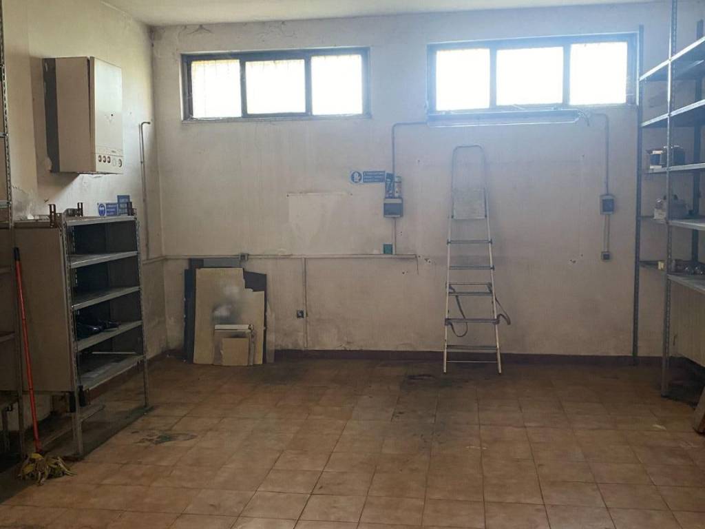 negozio in vendita ad Arezzo in zona Pescaiola