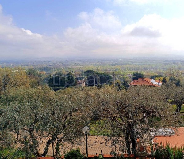 casa indipendente in vendita ad Arezzo in zona San Giuliano