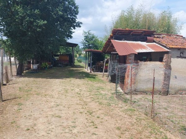terreno agricolo in vendita ad Arezzo in zona Fiorentina