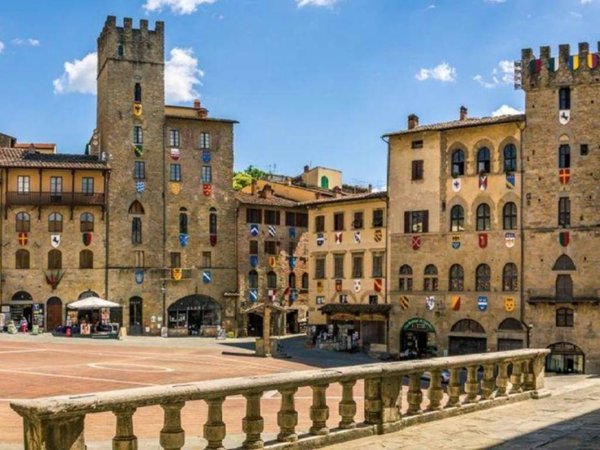 negozio in vendita ad Arezzo in zona Centro Città