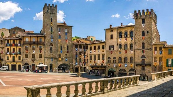 negozio in vendita ad Arezzo in zona Centro Città