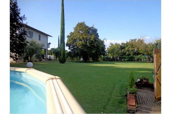 casa indipendente in vendita ad Arezzo in zona Chiani