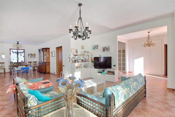 casa indipendente in vendita ad Arezzo in zona Olmo