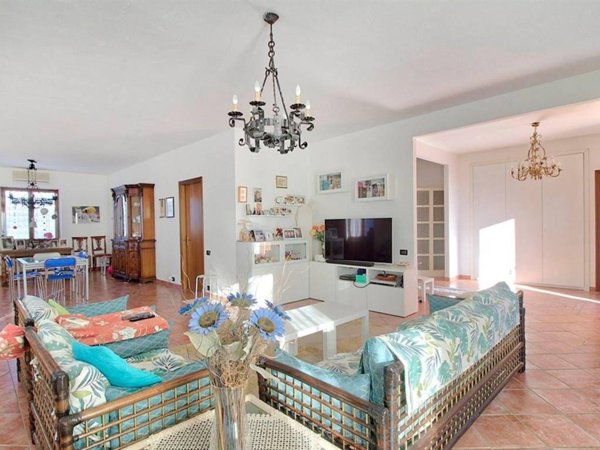 casa indipendente in vendita ad Arezzo in zona Olmo