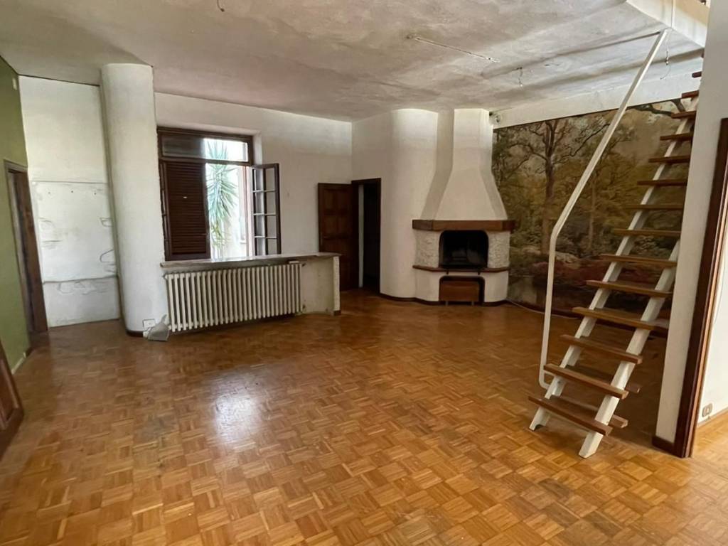 casa indipendente in vendita ad Arezzo in zona Centro Città