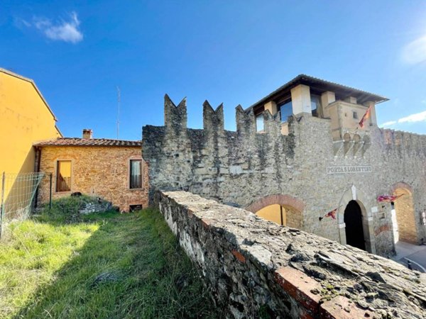 casa indipendente in vendita ad Arezzo in zona Centro Città