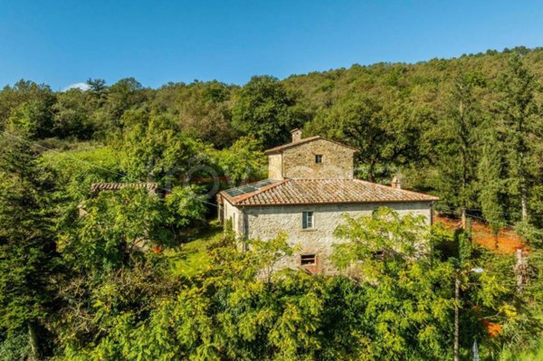 casa indipendente in vendita ad Arezzo in zona Palazzo del Pero