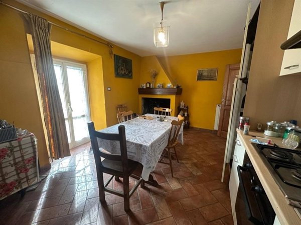 casa indipendente in vendita ad Arezzo in zona Rigutino