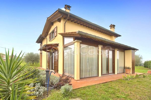 casa indipendente in vendita ad Arezzo in zona San Giuliano