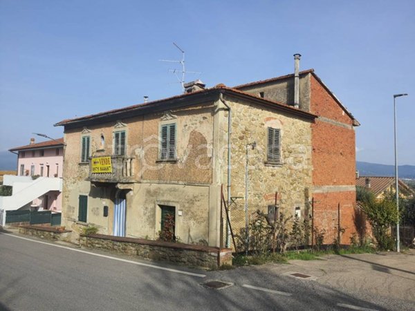 casa indipendente in vendita ad Arezzo in zona Pescaiola