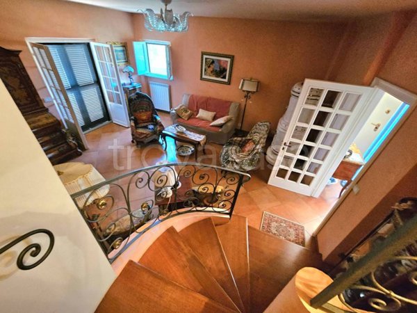 casa indipendente in vendita ad Arezzo in zona Zona La Pace