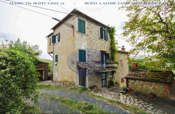 casa indipendente in vendita ad Arezzo in zona Palazzo del Pero