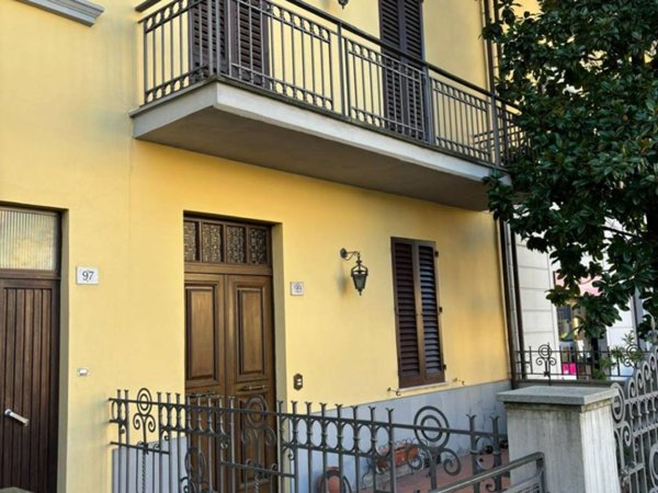 casa indipendente in vendita ad Arezzo in zona Fiorentina