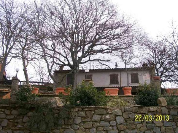 casa indipendente in vendita ad Arezzo in zona Palazzo del Pero