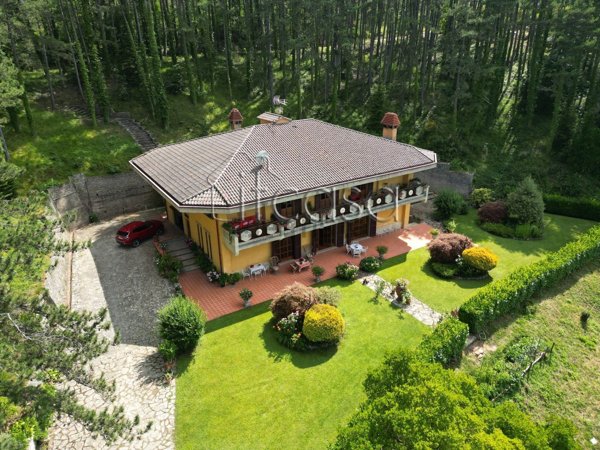 casa indipendente in vendita ad Arezzo in zona Centro Città