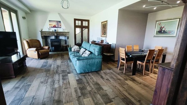 casa indipendente in vendita ad Arezzo in zona San Zeno