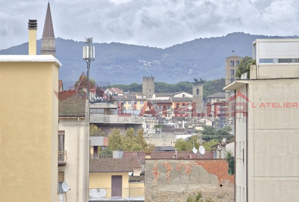 casa indipendente in vendita ad Arezzo in zona Vittorio Veneto