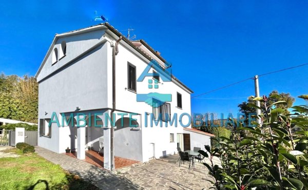 casa indipendente in vendita ad Arezzo in zona Bagnoro