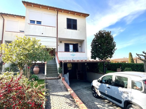 casa indipendente in vendita ad Arezzo in zona Tregozzano