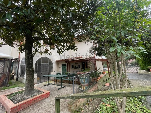 casa indipendente in vendita ad Arezzo in zona Rigutino