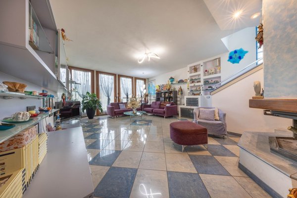 casa indipendente in vendita ad Arezzo in zona Chiassa-Tregozzano