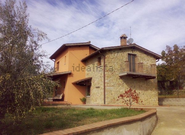 casa indipendente in vendita ad Arezzo in zona Molinelli