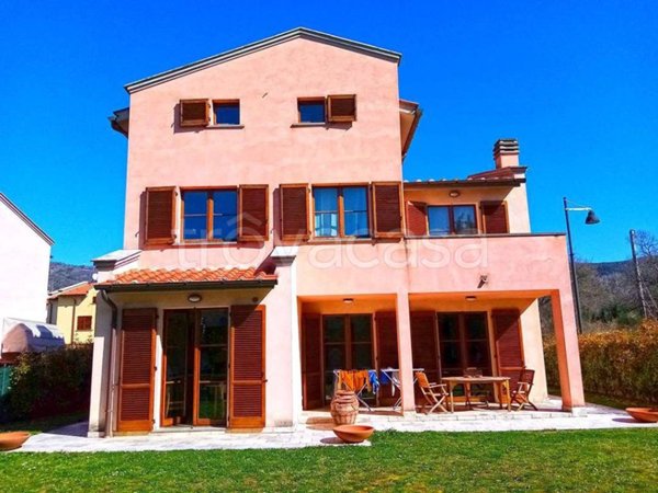 casa indipendente in vendita ad Arezzo in zona Rigutino