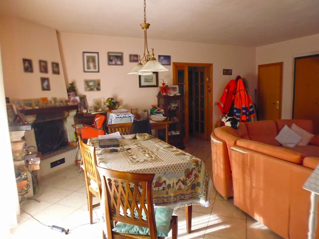 casa indipendente in vendita ad Arezzo in zona Rigutino