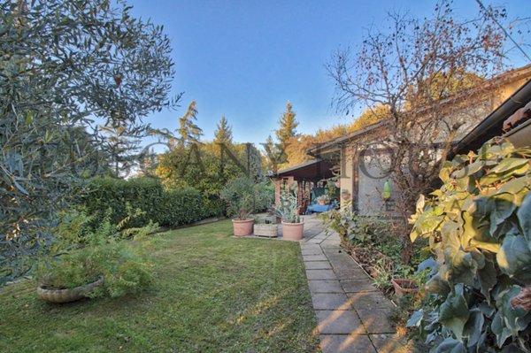 casa indipendente in vendita ad Arezzo in zona Marcena