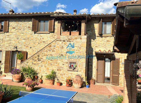 casa semindipendente in vendita ad Arezzo in zona Centro Città