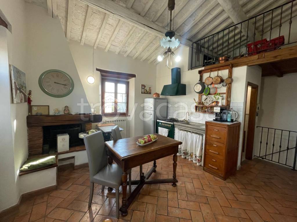 appartamento in vendita ad Arezzo in zona Mugliano