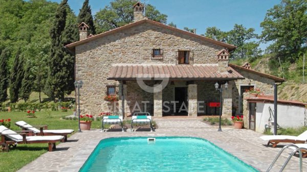 casa indipendente in vendita ad Arezzo in zona Antria
