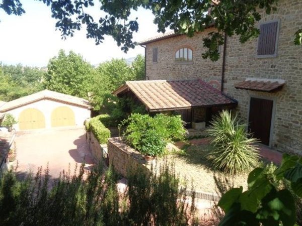 casa indipendente in vendita ad Arezzo