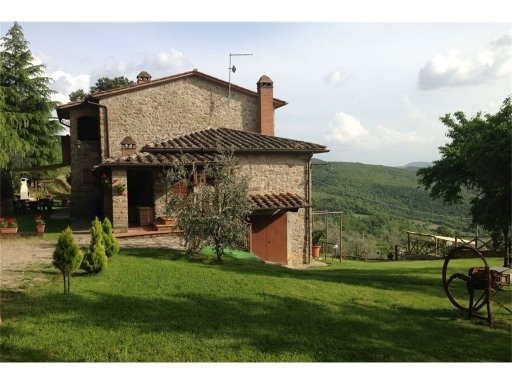 casa indipendente in vendita ad Arezzo in zona Centro Città