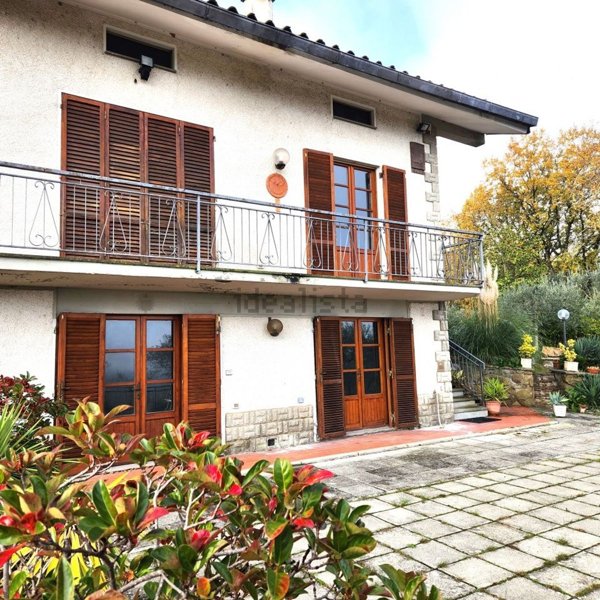 casa indipendente in vendita ad Arezzo in zona Pescaiola