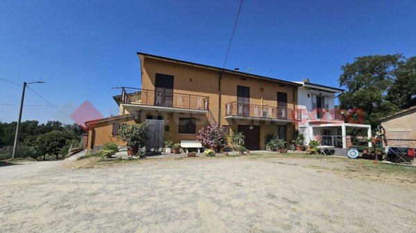 casa indipendente in vendita ad Arezzo in zona Chiassa-Tregozzano