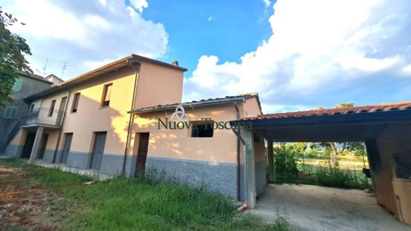 casa indipendente in vendita ad Arezzo in zona Rigutino