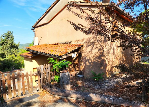 casa indipendente in vendita ad Arezzo in zona Palazzo del Pero
