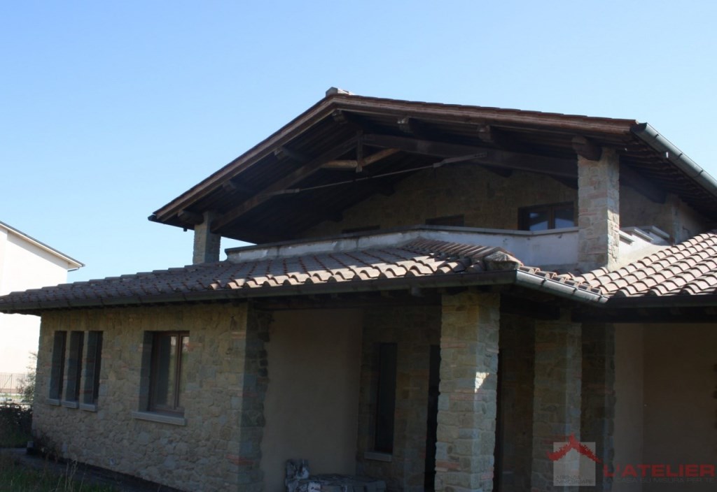 casa indipendente in vendita ad Arezzo in zona Pescaiola