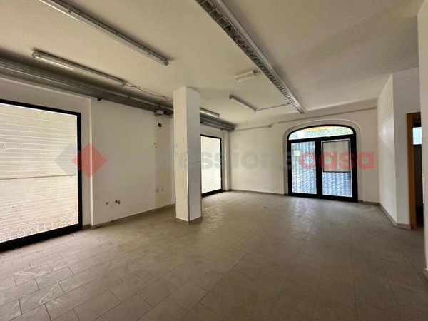 negozio in vendita ad Arezzo in zona Centro Città