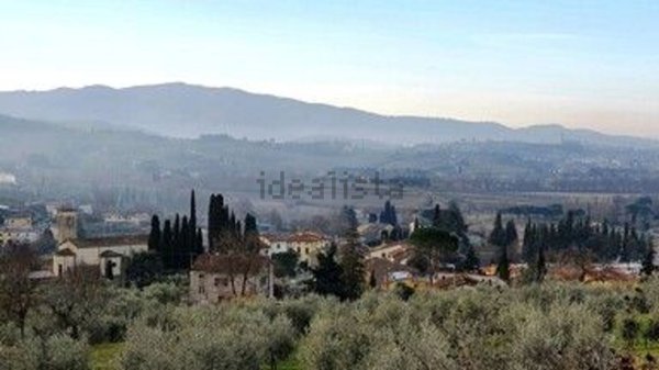 casa indipendente in vendita ad Arezzo in zona Antria