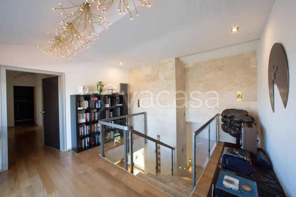 villa in vendita ad Arezzo in zona Quarata