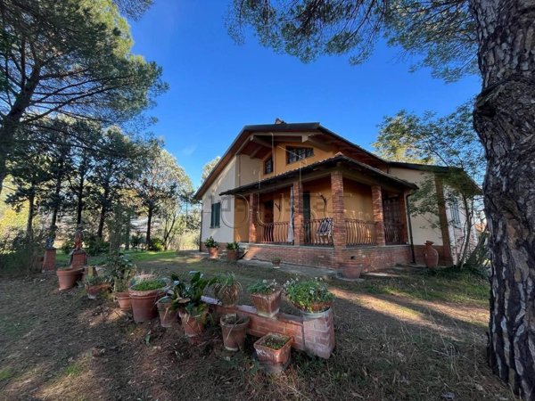 casa indipendente in vendita ad Arezzo in zona Campoluci