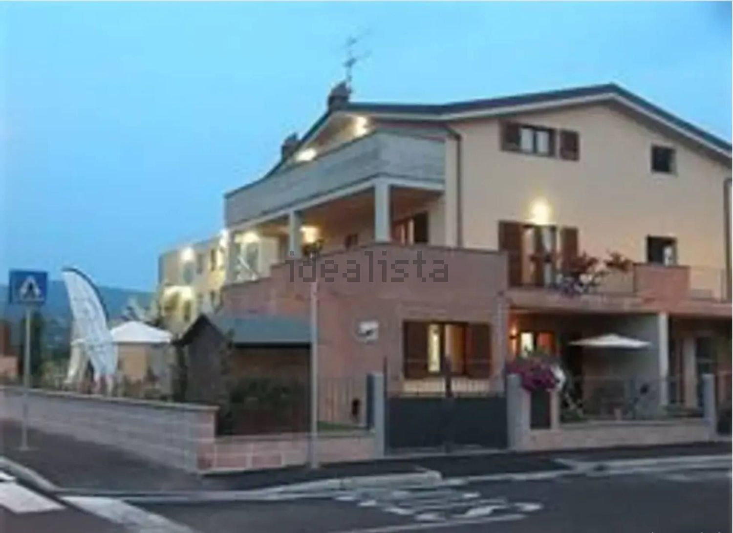 casa indipendente in vendita ad Arezzo in zona Puglia